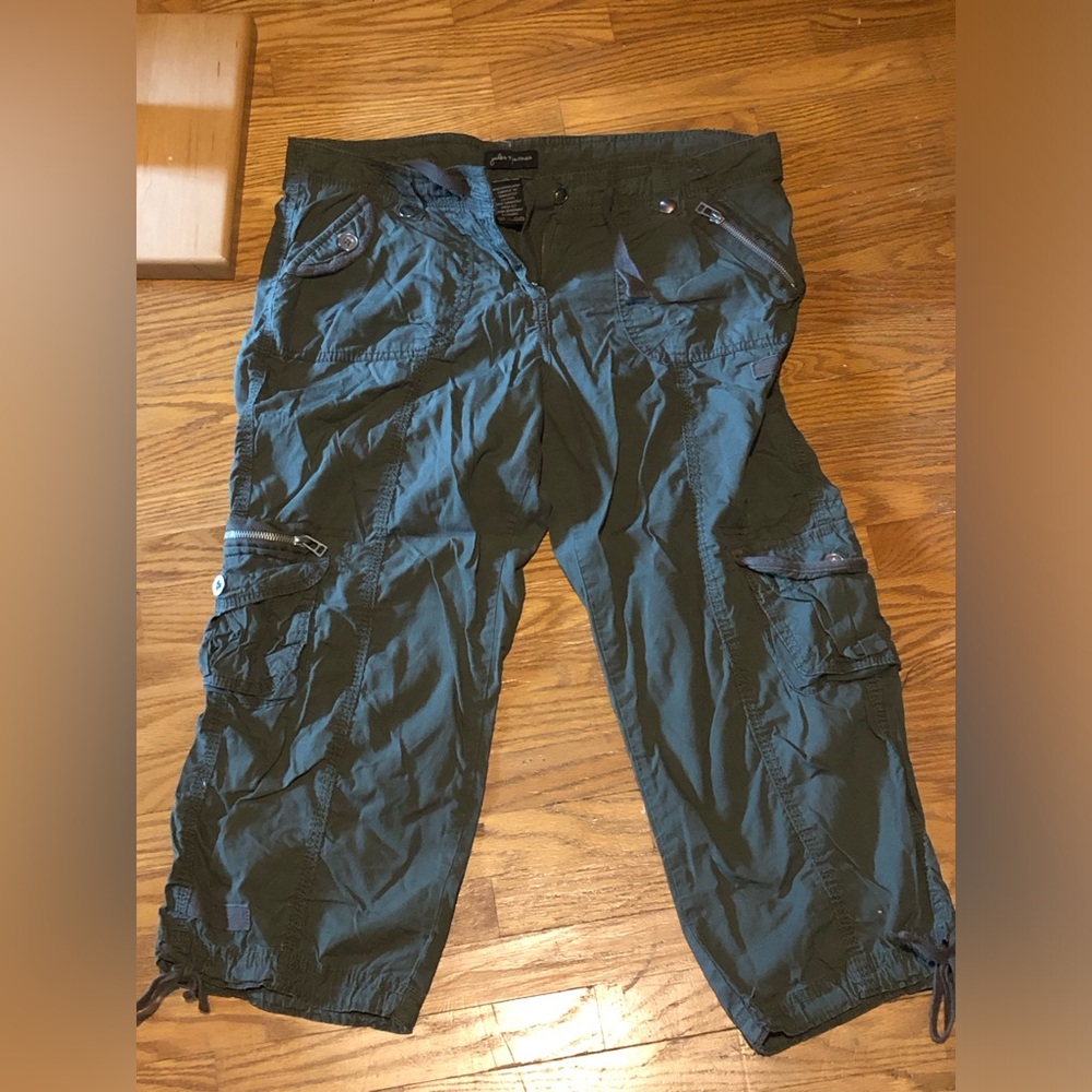 Green Cargo Capris